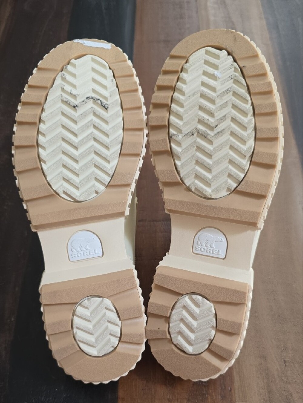 Sorel Womens Cream Slip-On Loafers with Treaded Sole. Only Worn Once! - Picture 6 of 6